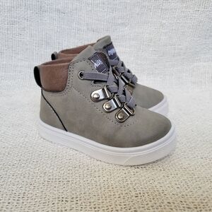 Boys Slip-on Boots in Gray